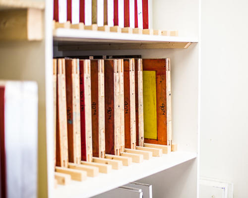 Shelved press frames