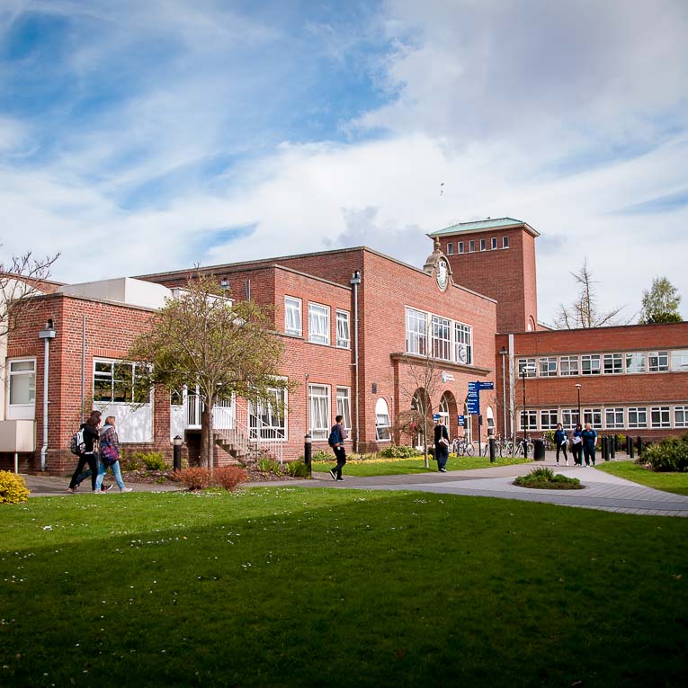 /content-images/st-johns-campus-students-university-worcester-course-page-key-features.xb0fe7bcd.jpg