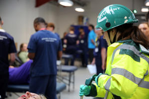 Paramedic students work alongside medical students