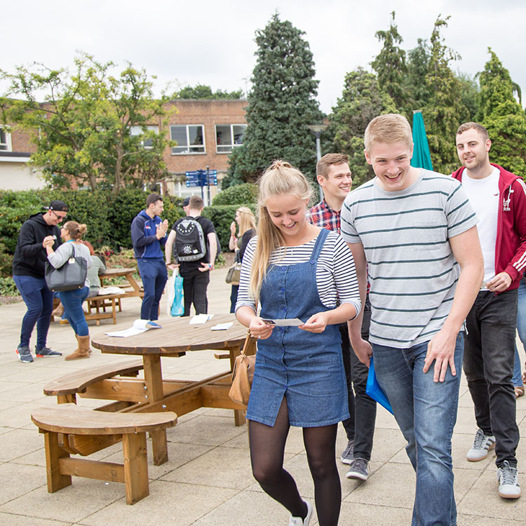 /images/campaign/welcome-week-students-outside-su-campaign-masonry.x9cb6e798.jpg