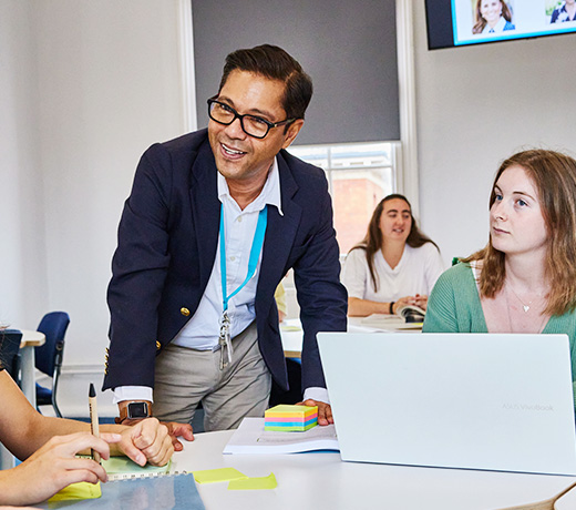 A lecturer speaking with students during a seminar