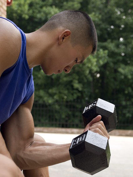 man doing an arm curl holding a weight