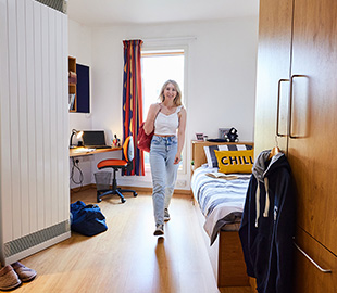 accommodation bedroom UI card
